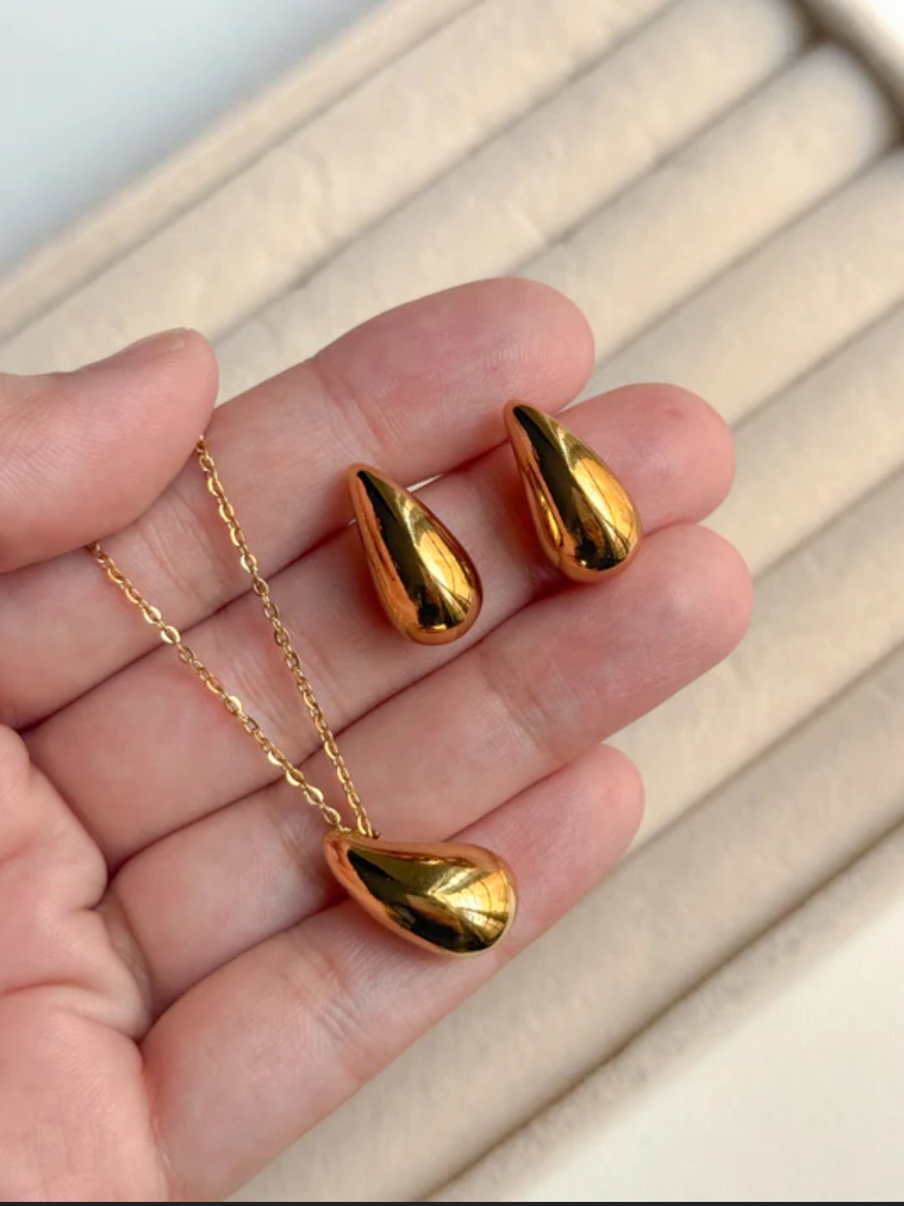 Golden Tear Necklace Set