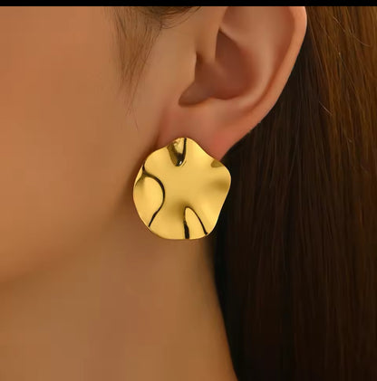 Luna Wave Studs